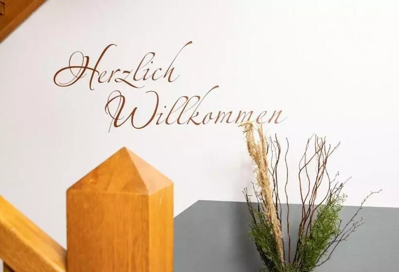 پانسیون Gasthof Gästehaus Am Storchenturm