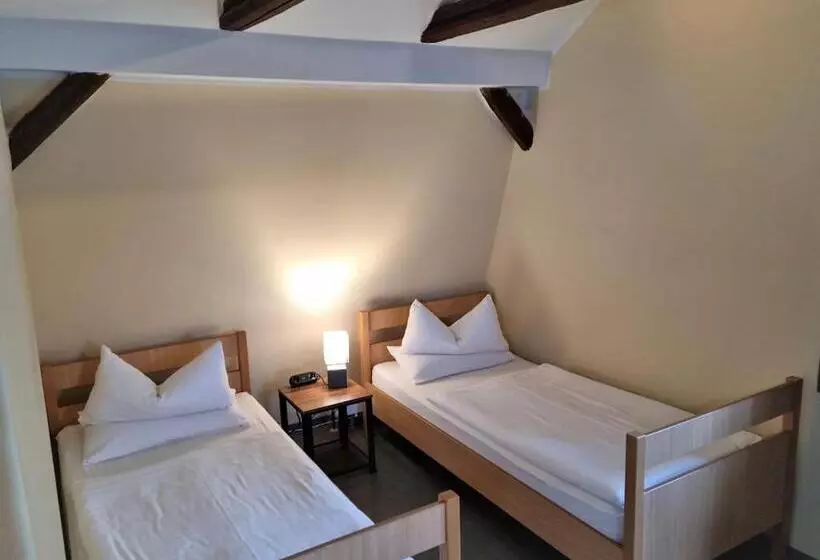 پانسیون Gasthof Gästehaus Am Storchenturm