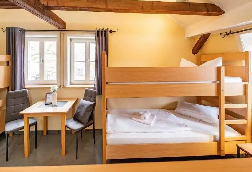 پانسیون Gasthof Gästehaus Am Storchenturm