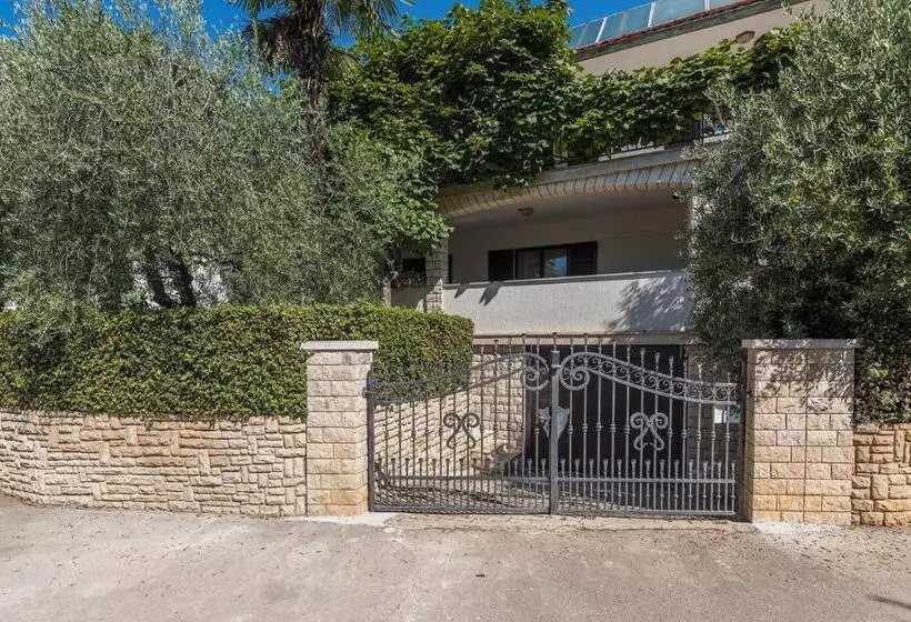 Apartments Silvano 407