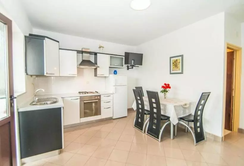Apartments Valentić 1304