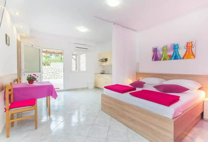 Apartments Valentić 1304