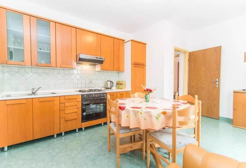 Apartments Valentić 1304