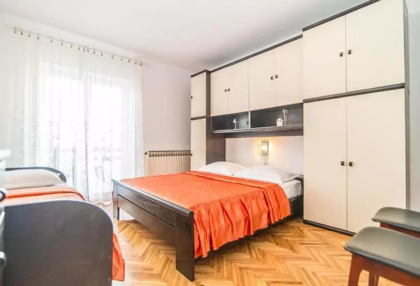 Apartments Valentić 1304