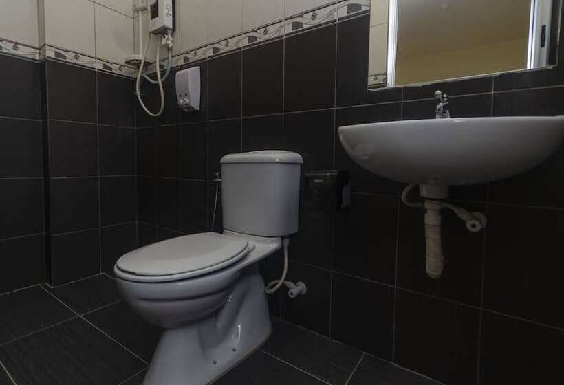 בית מלון כפרי Oyo 653 Green World