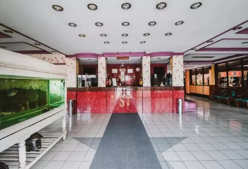 Hotelli Reddoorz Plus Near Rscm Jakarta