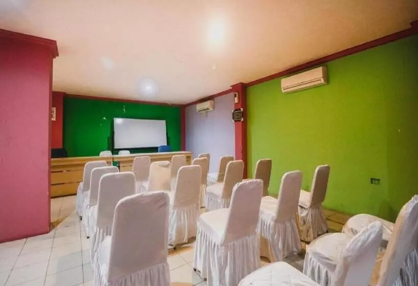 Hotelli Reddoorz Plus Near Rscm Jakarta
