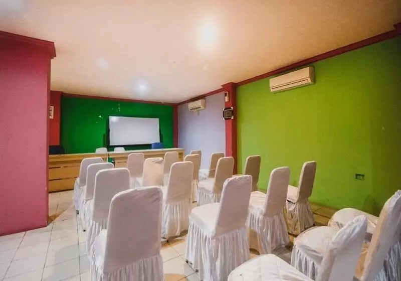 Hotelli Reddoorz Plus Near Rscm Jakarta