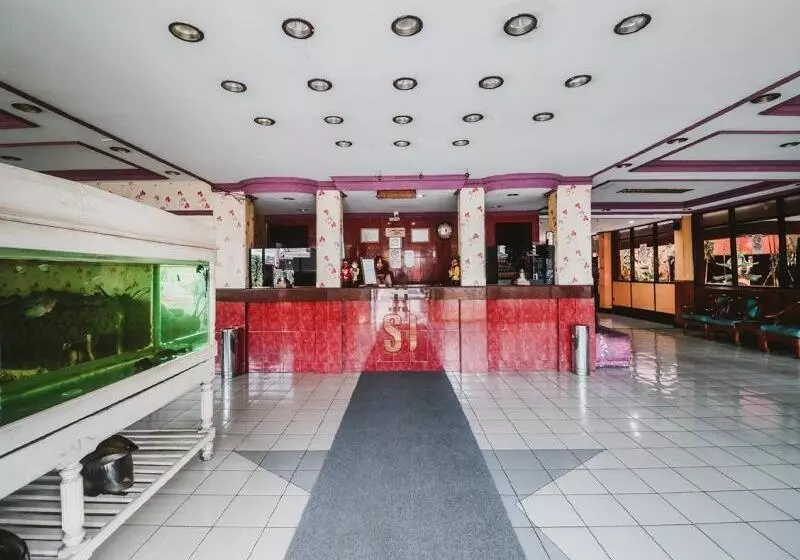 Hotelli Reddoorz Plus Near Rscm Jakarta