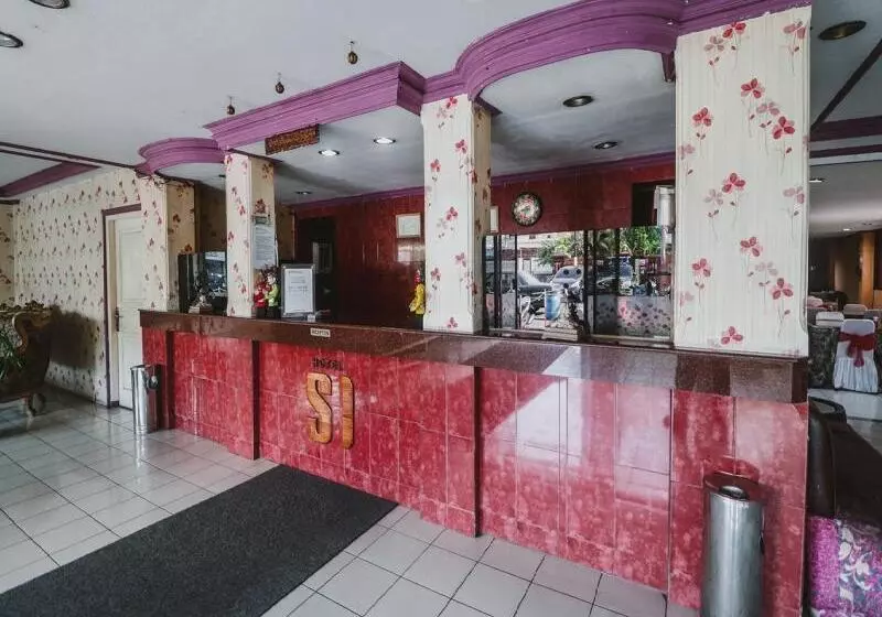 Hotelli Reddoorz Plus Near Rscm Jakarta