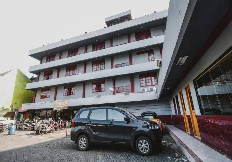 Hotelli Reddoorz Plus Near Rscm Jakarta