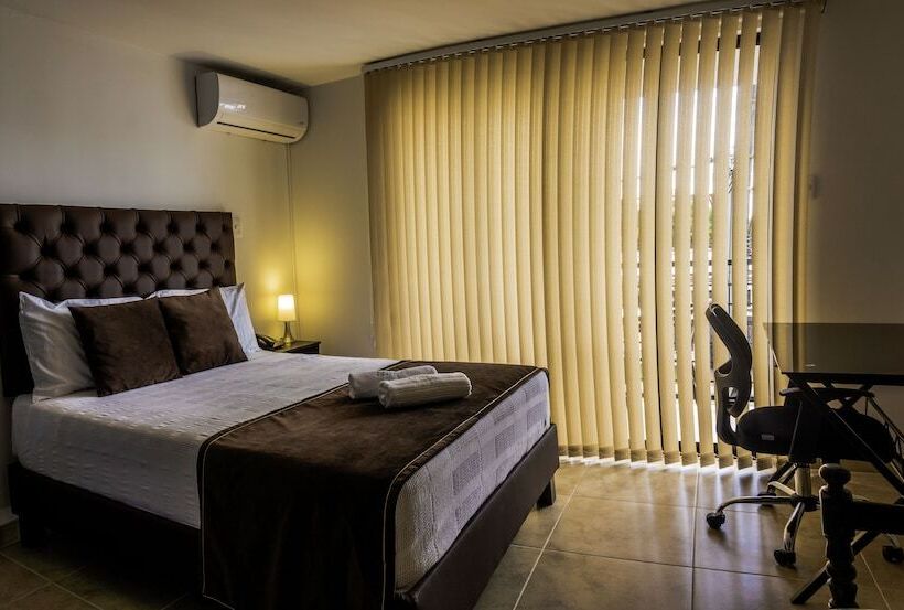 هتل Alamos Del Parque