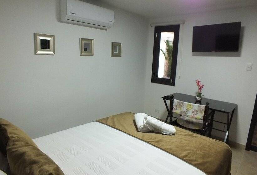 هتل Alamos Del Parque