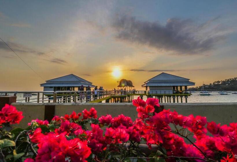 בית מלון כפרי Senggigi Villas