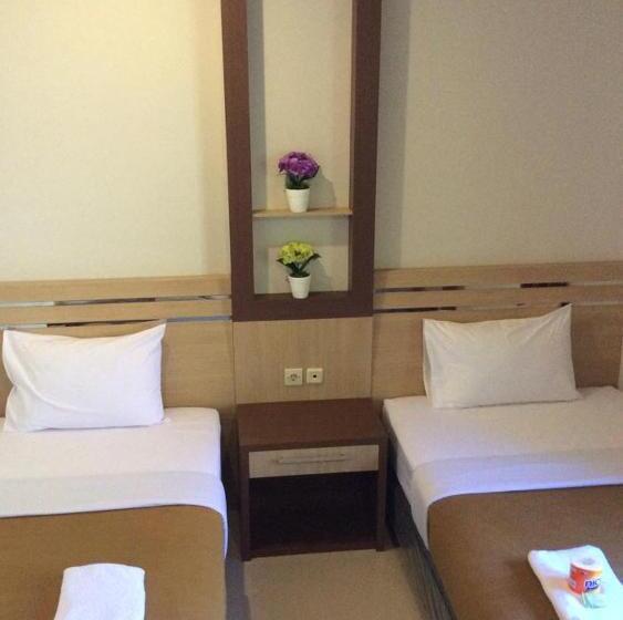 בית מלון כפרי Senggigi Villas