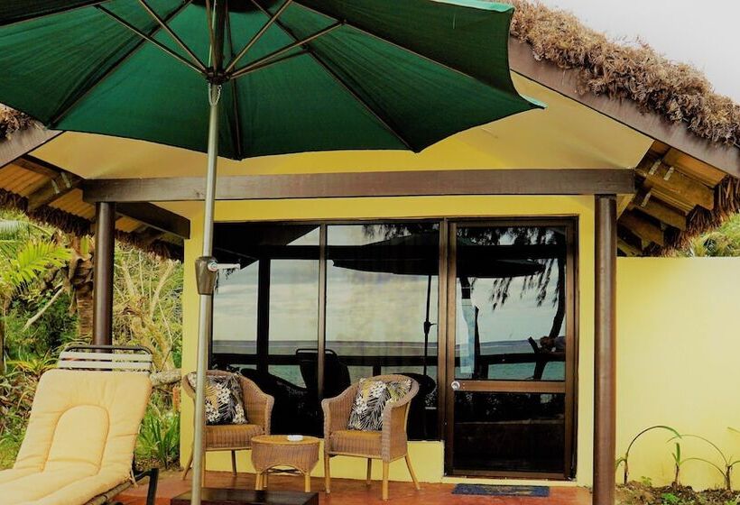 בית מלון כפרי Namolevu Beach Bures