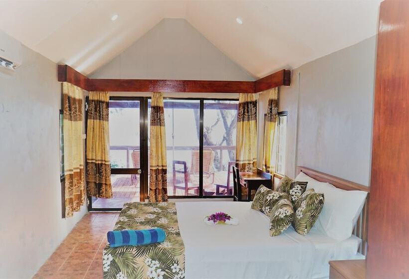 בית מלון כפרי Namolevu Beach Bures