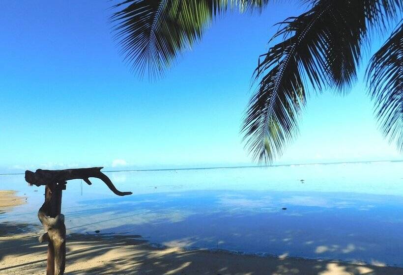 בית מלון כפרי Namolevu Beach Bures