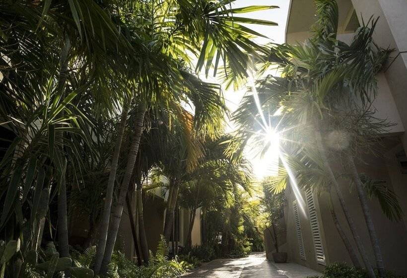 Costa Esmeralda Village