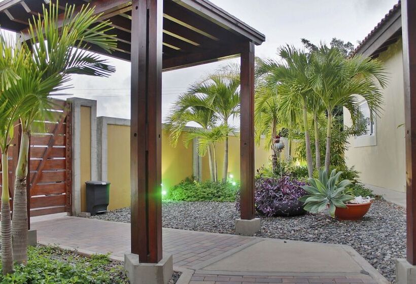 Costa Esmeralda Village