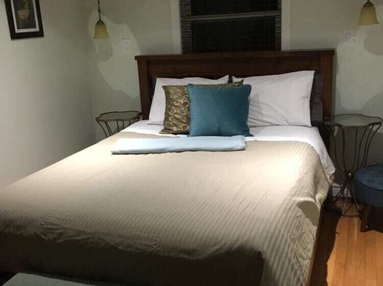 Finlay House Bed And Breakfast Niagara On The Lake