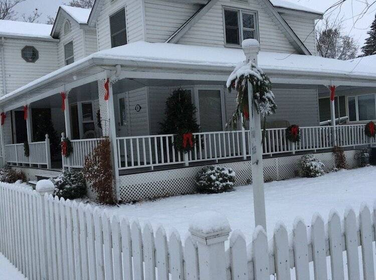 Finlay House Bed And Breakfast Niagara On The Lake