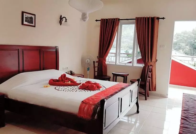 Hotelli Zoe S Paradise Waterfront