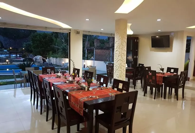 Hotelli Zoe S Paradise Waterfront