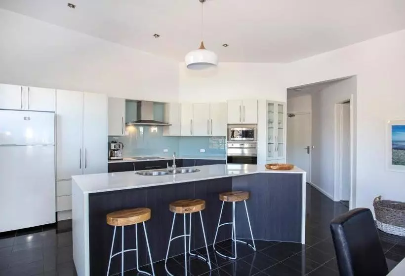 Mollymook Beachfront Executive Apartment