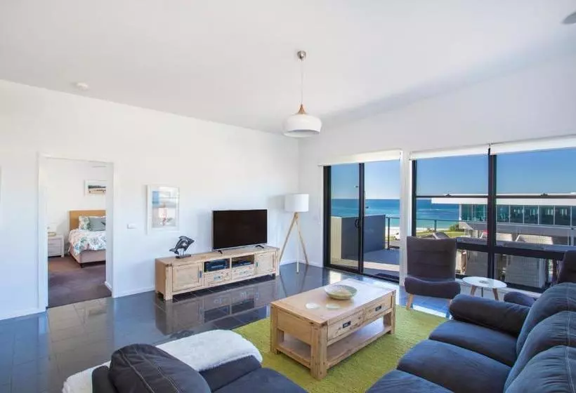 Mollymook Beachfront Executive Apartment