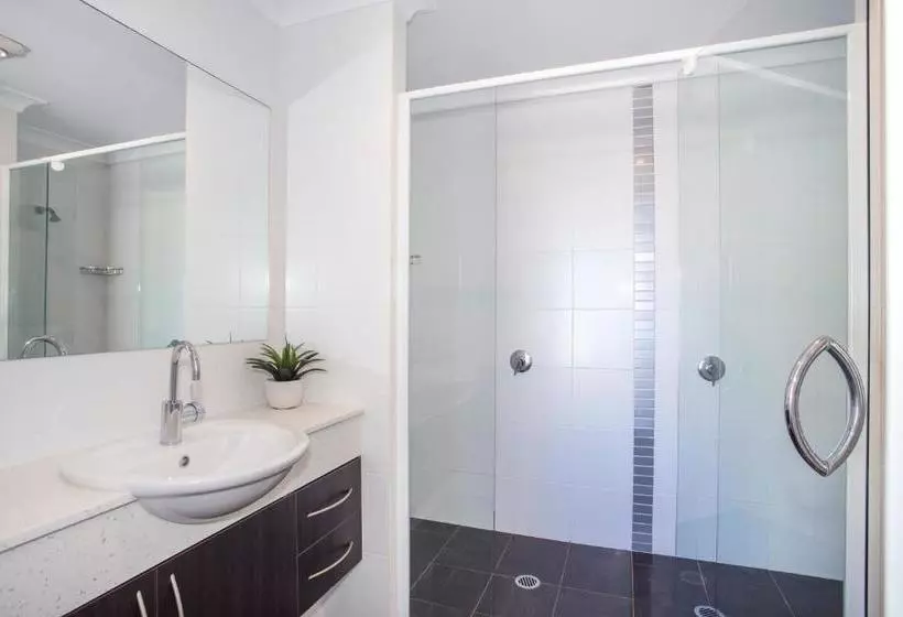 Mollymook Beachfront Executive Apartment