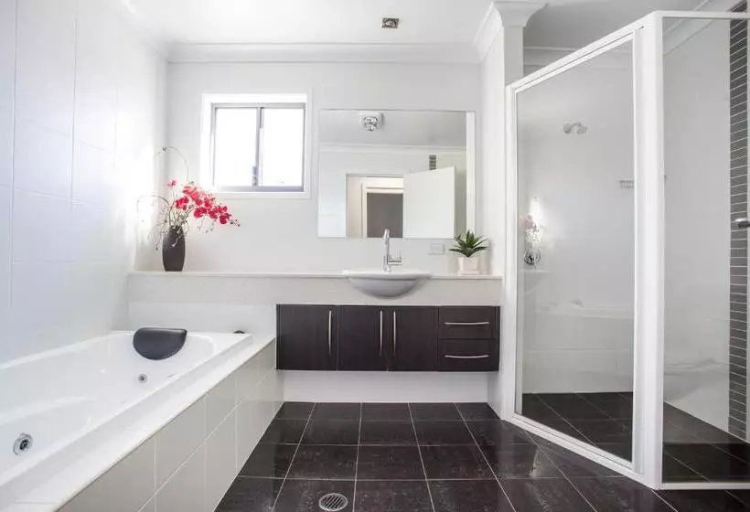 Mollymook Beachfront Executive Apartment