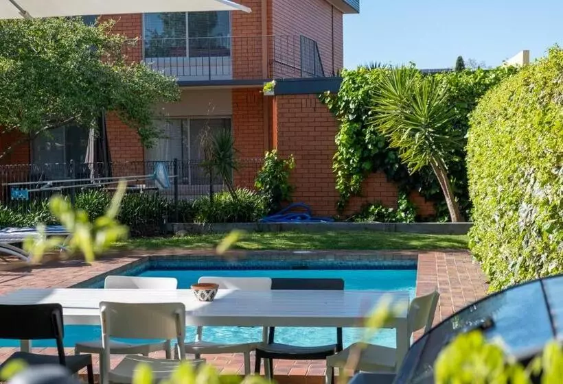 Motelli Parkview Motor Inn And Apartments