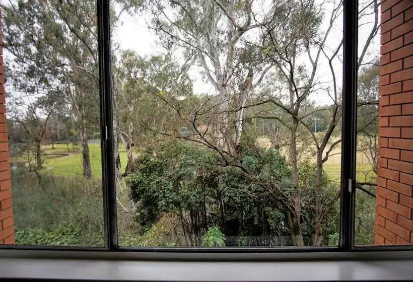 Motelli Parkview Motor Inn And Apartments