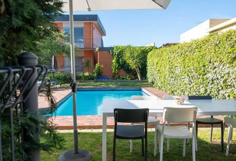 Motelli Parkview Motor Inn And Apartments