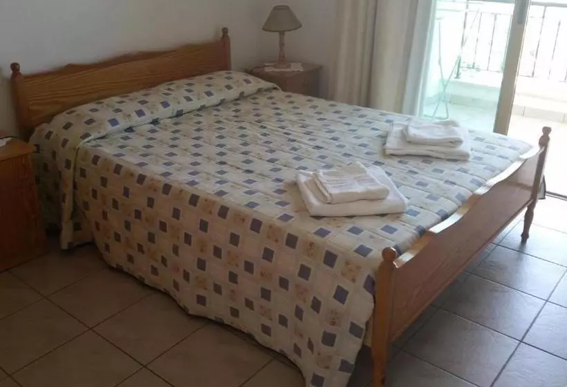 Pissouriana Hotel Apartments