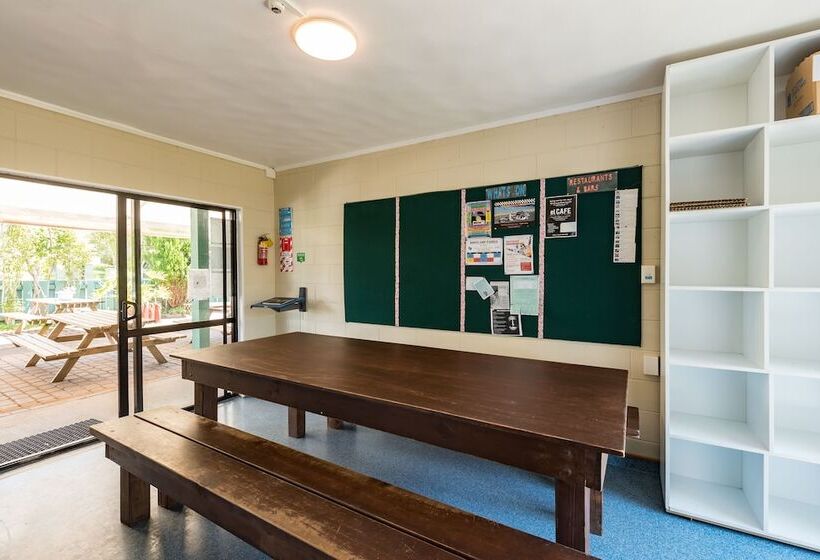 הוסטל Bay Of Islands Lodge