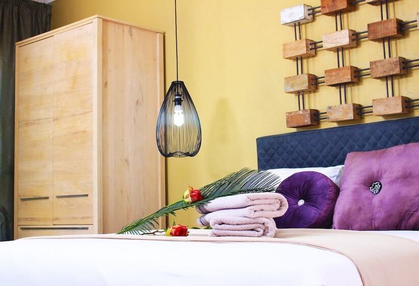 בית מלון כפרי Casambo Exclusive Guest Lodge