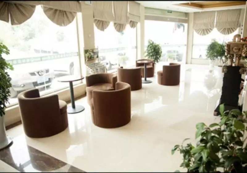 Hotelli Greentree Inn Lianyungang Guanyun Wenzhou Shangmaocheng Express