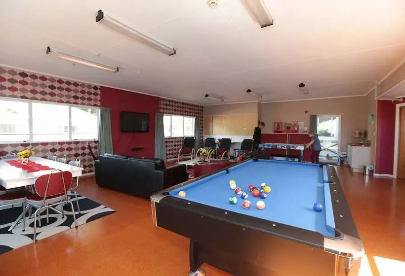 Wakatu Lodge   Hostel