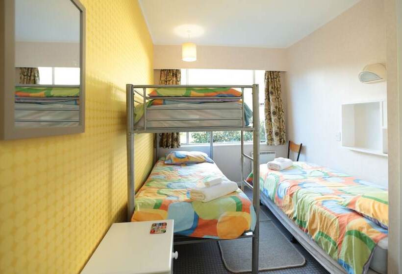 Wakatu Lodge   Hostel