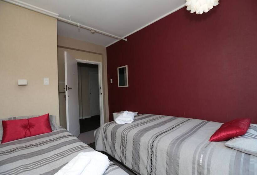 Wakatu Lodge   Hostel