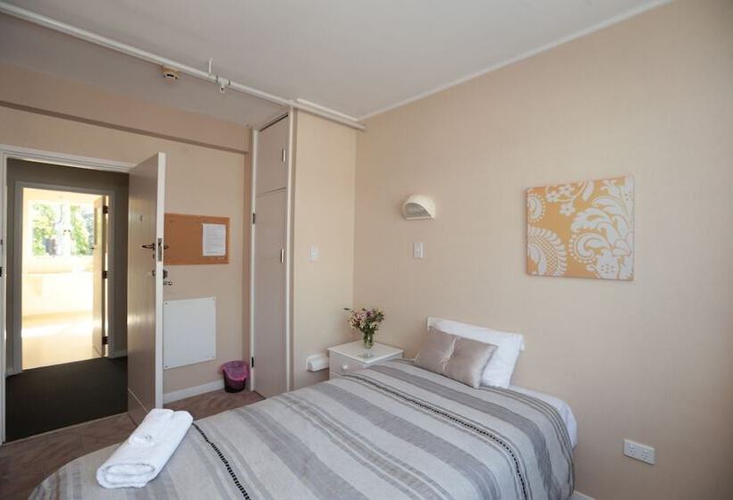 Wakatu Lodge   Hostel