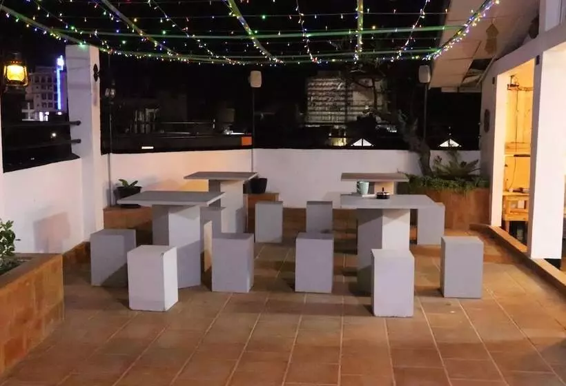 Miracle Colombo City Hostel