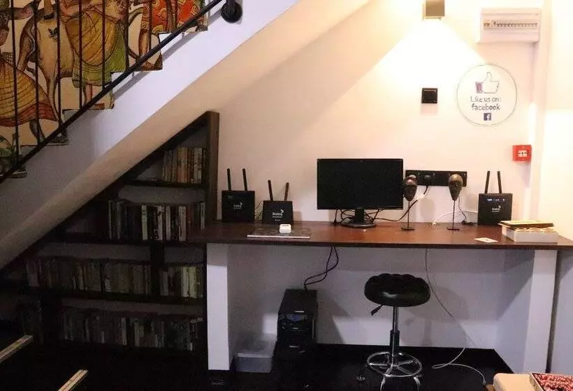 Miracle Colombo City Hostel