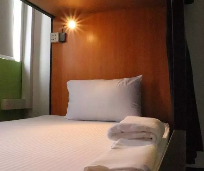 Miracle Colombo City Hostel