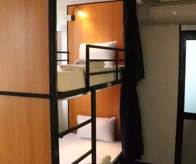 Miracle Colombo City Hostel