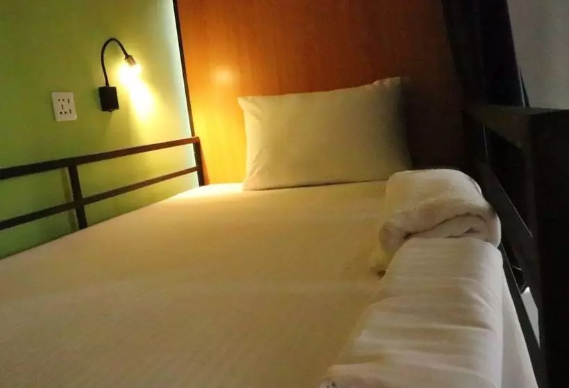 Miracle Colombo City Hostel