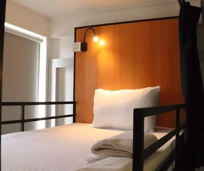 Miracle Colombo City Hostel