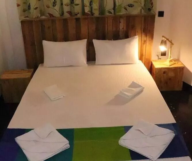 Miracle Colombo City Hostel
